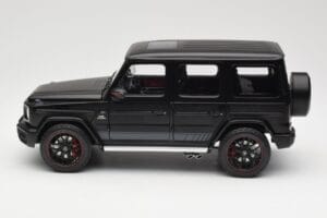 Mercedes G-Class G63 AMG W463A Matt Black Minichamps 1:18 110037064 Druckguss — Bild 4 von 8
