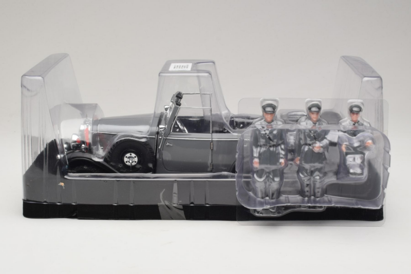 Mercedes G4 6-Wheels Schwarz With Figures Signature Models 1:18 Mercedes G4 6-Wheels Schwarz With Figures Signature Models 1:18 38202 Druckguss