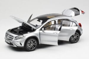 Mercedes GLA X156 Polar Silber Metallic Norev 1:18 B66960267 Druckguss — Bild 2 von 8