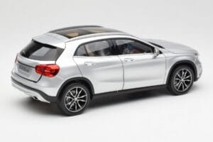 Mercedes GLA X156 Polar Silber Metallic Norev 1:18 B66960267 Druckguss — Bild 3 von 8