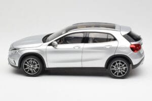 Mercedes GLA X156 Polar Silber Metallic Norev 1:18 B66960267 Druckguss — Bild 4 von 8
