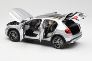 Mercedes GLA X156 Polar Silber Metallic Norev 1:18 B66960267 Druckguss — Bild 5 von 8