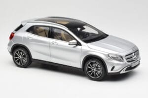 Mercedes GLA X156 Polar Silber Metallic Norev 1:18 B66960267 Druckguss — Bild 6 von 8