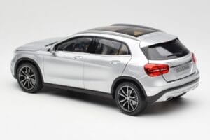 Mercedes GLA X156 Polar Silber Metallic Norev 1:18 B66960267 Druckguss — Bild 7 von 8