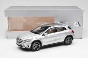 Mercedes GLA X156 Polar Silber Metallic Norev 1:18 B66960267 Druckguss — Bild 8 von 8