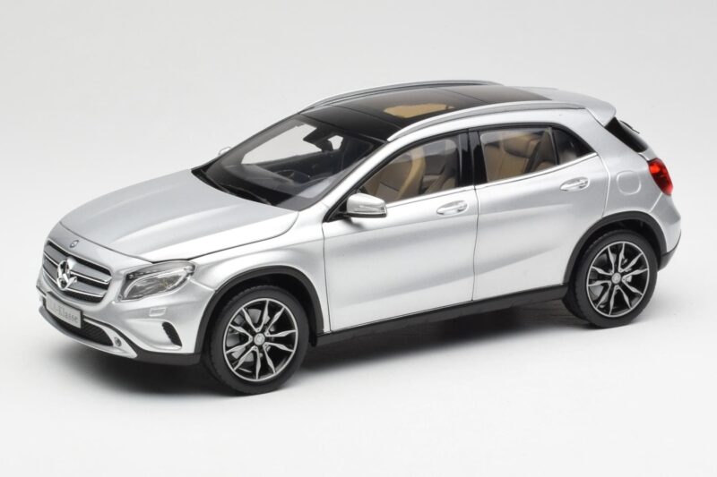 Mercedes GLA X156 Polar Silber Metallic Norev 1:18 B66960267 Druckguss