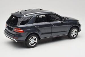 Mercedes M-Class W164 Grey Metallic Minichamps 1:18 100030100 Druckguss — Bild 3 von 8
