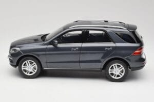 Mercedes M-Class W164 Grey Metallic Minichamps 1:18 100030100 Druckguss — Bild 4 von 8