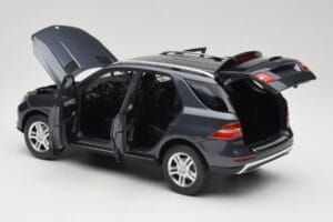 Mercedes M-Class W164 Grey Metallic Minichamps 1:18 100030100 Druckguss — Bild 5 von 8