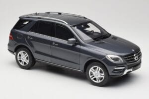 Mercedes M-Class W164 Grey Metallic Minichamps 1:18 100030100 Druckguss — Bild 6 von 8