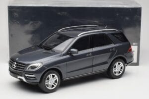Mercedes M-Class W164 Grey Metallic Minichamps 1:18 100030100 Druckguss — Bild 8 von 8