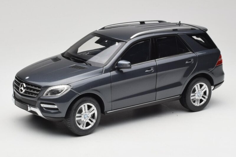 Mercedes M-Class W164 Grey Metallic Minichamps 1:18 100030100 Druckguss