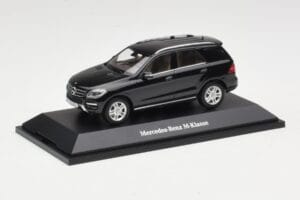 Mercedes M-Class W166 Obsidian Black Metallic Minichamps 1:43 B66960060 Druckguss — Bild 2 von 4
