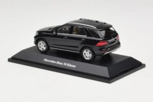 Mercedes M-Class W166 Obsidian Black Metallic Minichamps 1:43 B66960060 Druckguss — Bild 3 von 4