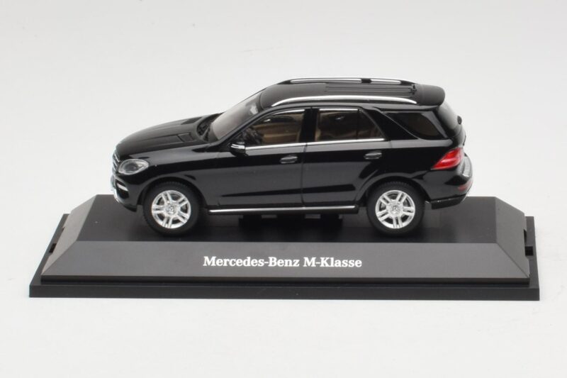 Mercedes M-Class W166 Obsidian Black Metallic Minichamps 1:43 B66960060 Druckguss
