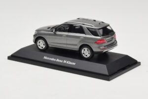 Mercedes M-Class W166 Palladium Silver Metallic Minichamps 1:43 B66960061 Druckguss — Bild 3 von 4