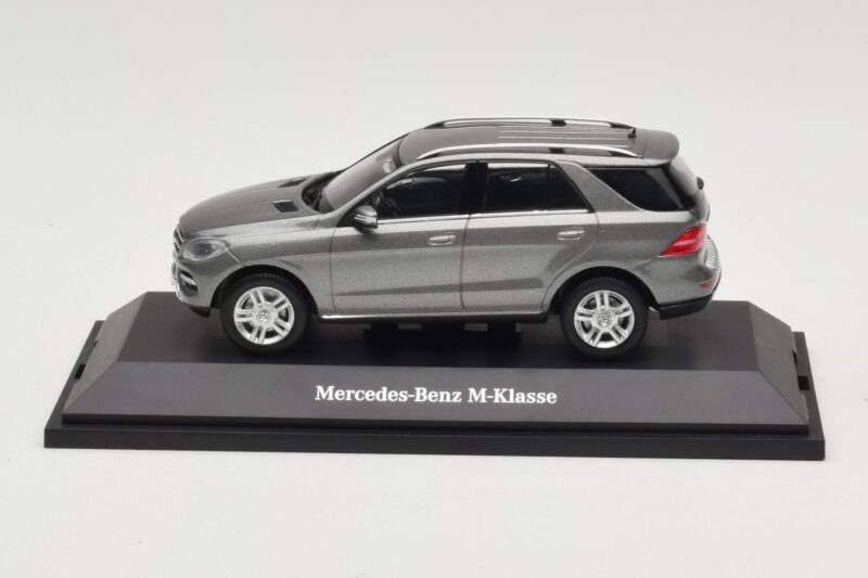 Mercedes M-Class W166 Palladium Silver Metallic Minichamps 1:43 B66960061 Druckguss