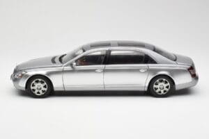 Maybach 62 LWB Himalaya Silber Dealer Edition AUTOart 1:18 B66962178 Druckguss — Bild 4 von 8