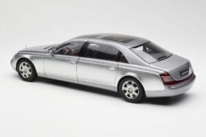 Maybach 62 LWB Himalaya Silber Dealer Edition AUTOart 1:18 B66962178 Druckguss — Bild 7 von 8
