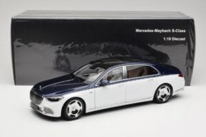 Mercedes Maybach S-Class Z223 Nautical Blue Diamond White Almost Real 1:18 820126 Druckguss — Bild 8 von 8