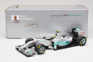 Mercedes MGP W02 #8 N. Rosberg Mercedes GP Showcar 2011 Minichamps 1:18 110110078 Druckguss — Bild 7 von 7