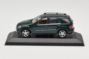Mercedes ML 500 W164 Dunkelgrün Minichamps 1:43 400034500 Druckguss