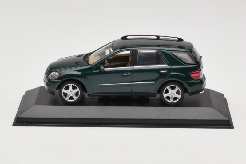 Mercedes ML 500 W164 Dunkelgrün Minichamps 1:43 400034500 Druckguss