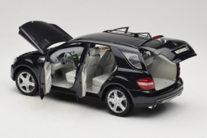 Mercedes ML W164 Obsidian Black Händler Edition Minichamps 1:18 B66962321 Druckguss — Bild 5 von 8