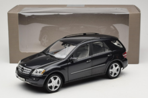 Mercedes ML W164 Obsidian Black Händler Edition Minichamps 1:18 B66962321 Druckguss — Bild 8 von 8