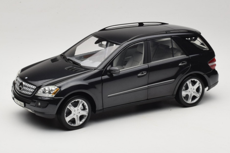 Mercedes ML W164 Obsidian Black Händler Edition Minichamps 1:18 B66962321 Druckguss