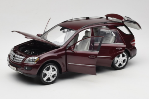 Mercedes ML W164 Red Metallic Minichamps 1:18 150034500 Druckguss — Bild 2 von 8