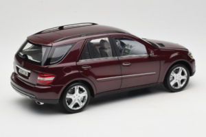 Mercedes ML W164 Red Metallic Minichamps 1:18 150034500 Druckguss — Bild 3 von 8