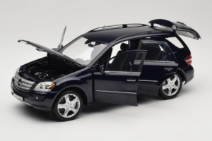 Mercedes ML W164 Tanzanite Blue Händler Edition Minichamps 1:18 B66962322 Druckguss — Bild 2 von 8