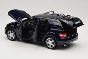 Mercedes ML W164 Tanzanite Blue Händler Edition Minichamps 1:18 B66962322 Druckguss — Bild 5 von 8