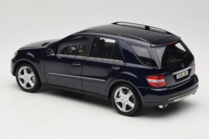 Mercedes ML W164 Tanzanite Blue Händler Edition Minichamps 1:18 B66962322 Druckguss — Bild 7 von 8