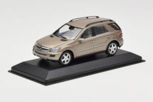 Mercedes ML W164 Kupfer Metallic Minichamps 1:43 ML002 Druckguss — Bild 2 von 4