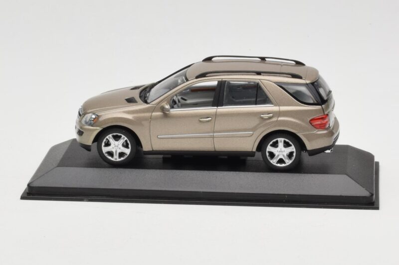 Mercedes ML W164 Kupfer Metallic Minichamps 1:43 ML002 Druckguss