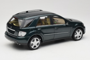 Mercedes ML W164 Green Metallic Minichamps 1:18 150034502 Druckguss — Bild 3 von 8