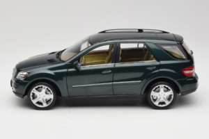Mercedes ML W164 Green Metallic Minichamps 1:18 150034502 Druckguss — Bild 4 von 8