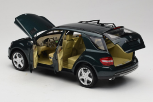 Mercedes ML W164 Green Metallic Minichamps 1:18 150034502 Druckguss — Bild 5 von 8