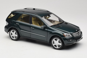 Mercedes ML W164 Green Metallic Minichamps 1:18 150034502 Druckguss — Bild 6 von 8