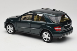 Mercedes ML W164 Green Metallic Minichamps 1:18 150034502 Druckguss — Bild 7 von 8