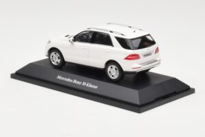 Mercedes ML W166 Calcit White Minichamps 1:43 B66960062 Druckguss — Bild 3 von 4
