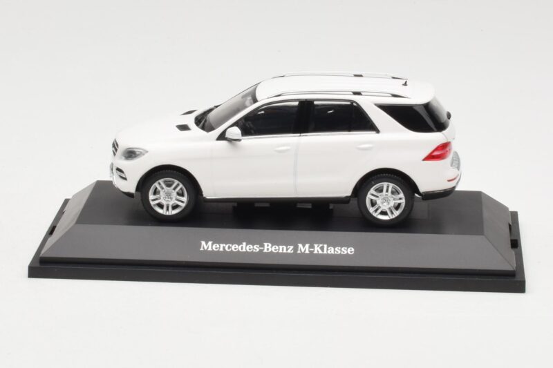 Mercedes ML W166 Calcit White Minichamps 1:43 B66960062 Druckguss
