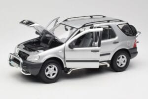 Mercedes ML320 W163 Silber Maisto 1:18 50319 Druckguss — Bild 2 von 8