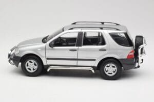 Mercedes ML320 W163 Silber Maisto 1:18 50319 Druckguss — Bild 4 von 8
