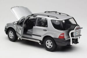 Mercedes ML320 W163 Silber Maisto 1:18 50319 Druckguss — Bild 5 von 8