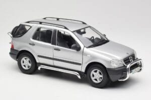 Mercedes ML320 W163 Silber Maisto 1:18 50319 Druckguss — Bild 6 von 8