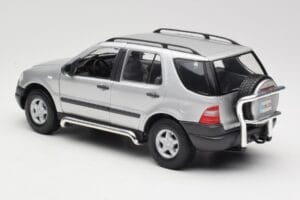Mercedes ML320 W163 Silber Maisto 1:18 50319 Druckguss — Bild 7 von 8
