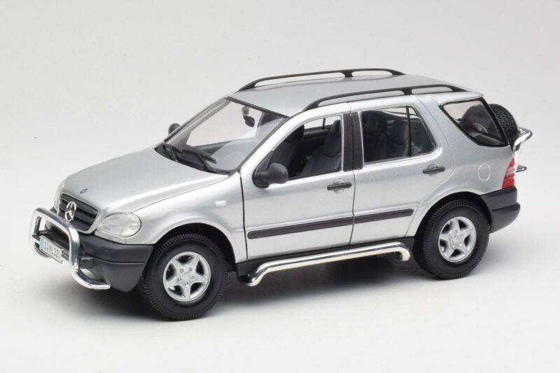 Mercedes ML320 W163 Silber Maisto 1:18 50319 Druckguss
